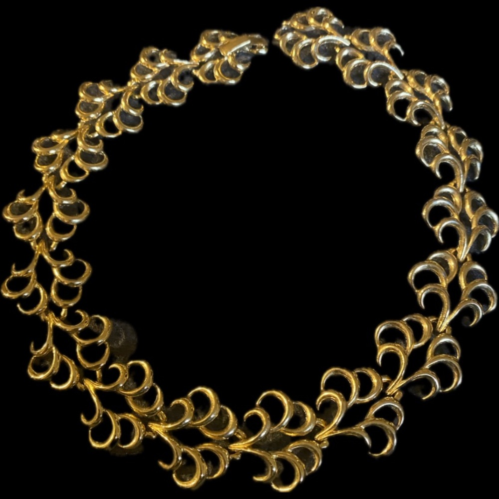 Gold Swirl Link Necklace